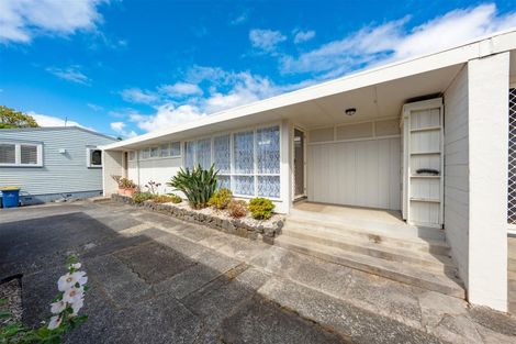 Photo of property in 2/127 Seabrook Avenue, New Lynn, Auckland, 0600