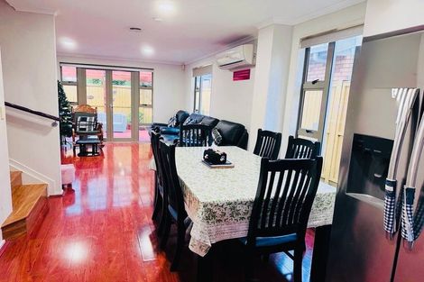 Photo of property in 35 Verdale Circle, Glen Eden, Auckland, 0602