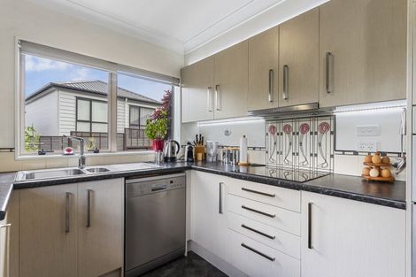 Photo of property in 64 Whitford Road, Botany Downs, Auckland, 2014