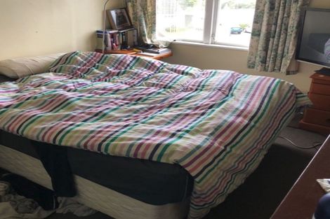 Photo of property in 27 Bellringer Crescent, Newlands, Wellington, 6037