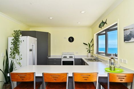 Photo of property in 6 Argyle Street, Mahia, 4198