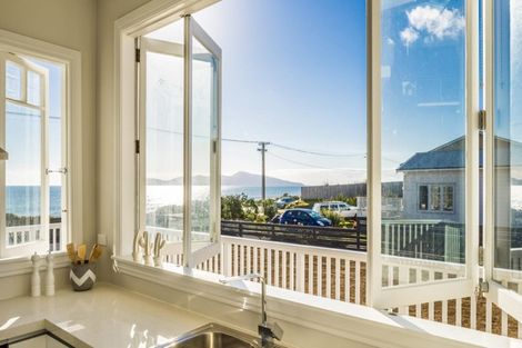 Photo of property in 60 The Parade, Paekakariki, 5034