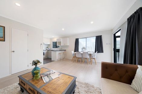 Photo of property in 124a Golf Road, New Lynn, Auckland, 0600