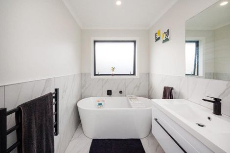 Photo of property in 8 Henty Lane, Marton, 4710