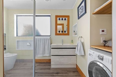 Photo of property in 33 Pinedale Crescent, Riversdale Beach, Masterton, 5872