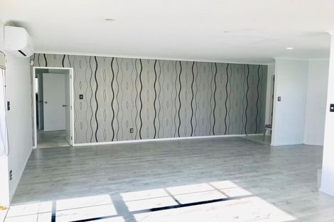 Photo of property in 66 De Havilland Drive, Goodwood Heights, Auckland, 2105