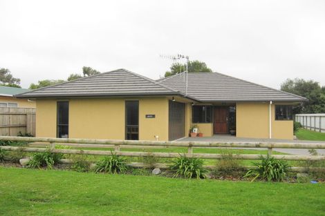 Photo of property in 674 Queen Street East, Levin, 5510