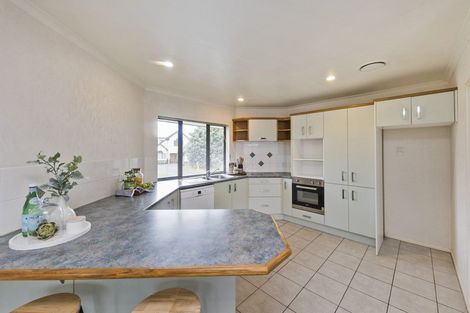 Photo of property in 8 Woodgate Court, Fitzherbert, Palmerston North, 4410