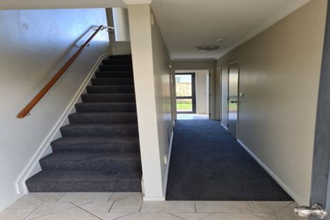 Photo of property in 38 Verdale Circle, Glen Eden, Auckland, 0602