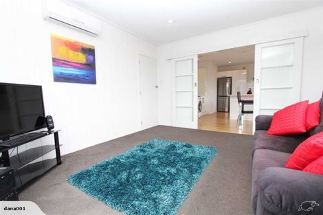 Photo of property in 31 Turville Crescent, Newlands, Wellington, 6037