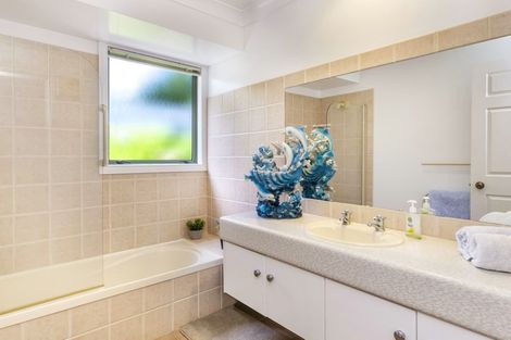 Photo of property in 11 Fairview Terrace, Waipahihi, Taupo, 3330