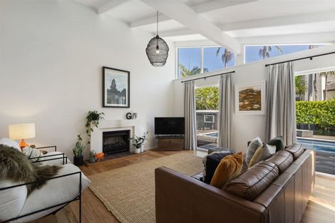 Photo of property in 194b Queen Street, Northcote Point, Auckland, 0627