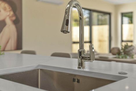 Photo of property in 8b Deuxberry Avenue, Northcote, Auckland, 0627