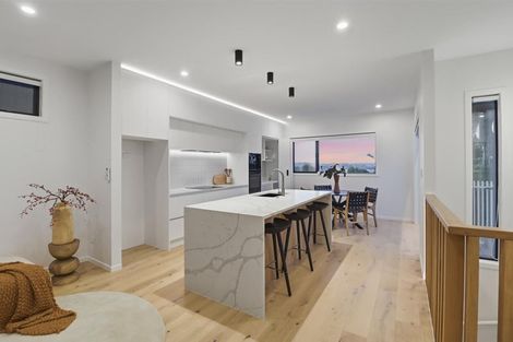 Photo of property in 85a Awaroa Road, Sunnyvale, Auckland, 0612