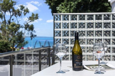 Photo of property in 175h Hurstmere Road, Takapuna, Auckland, 0622