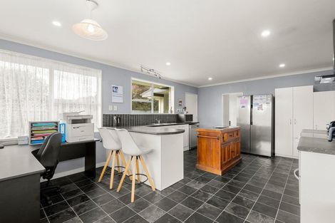 Photo of property in 12 Tabak Crescent, Takaro, Palmerston North, 4412
