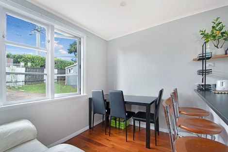 Photo of property in 30 Norcross Avenue, Henderson, Auckland, 0612