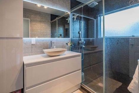 Photo of property in 2/18 Ocean View Road, Northcote, Auckland, 0627