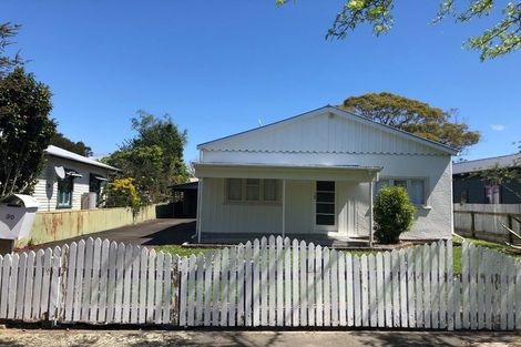 Photo of property in 30 Kingswood Street, Takaro, Palmerston North, 4412