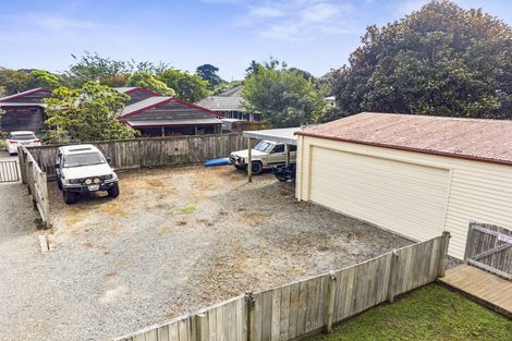 Photo of property in 43 Leinster Avenue, Raumati South, Paraparaumu, 5032