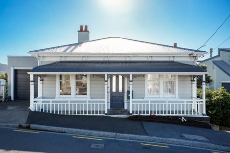 Photo of property in 2 The Crescent, Roseneath, Wellington, 6011