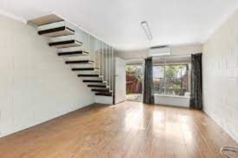 Photo of property in 5/106 West Coast Road, Glen Eden, Auckland, 0602