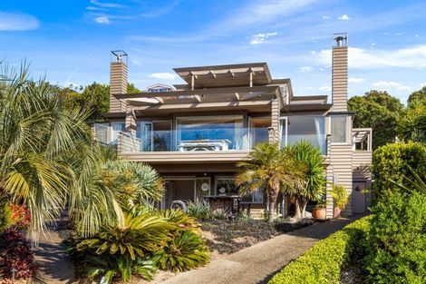 Photo of property in 12 Chelverton Terrace, Red Beach, 0932