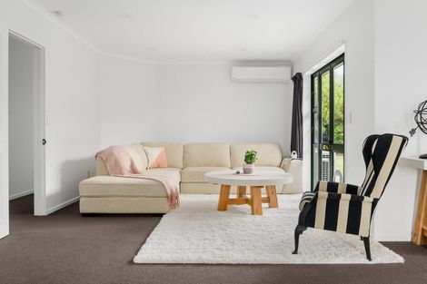 Photo of property in 19 Waiwherowhero Drive, St Andrews, Hamilton, 3200