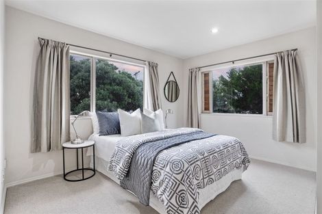 Photo of property in 23 East Coast Road, Milford, Auckland, 0620