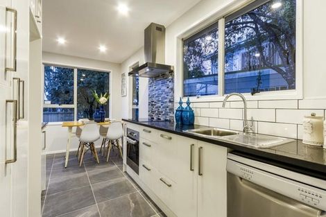 Photo of property in 17 Wanita Place, Totara Vale, Auckland, 0629