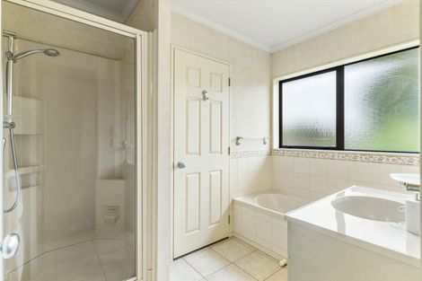 Photo of property in 1 Cabeleigh Drive, Helensville, 0800