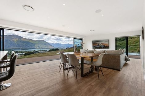 Photo of property in 13 Akitu Rise, Wanaka, 9305