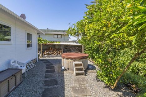 Photo of property in 42 Queens Road, Waikanae Beach, Waikanae, 5036