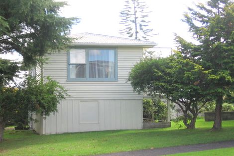 Photo of property in 18 Lavelle Road, Henderson, Auckland, 0612