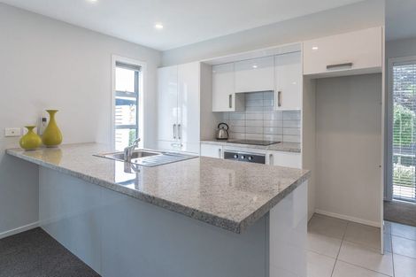 Photo of property in 27a Ranui Terrace, Tawa, Wellington, 5028