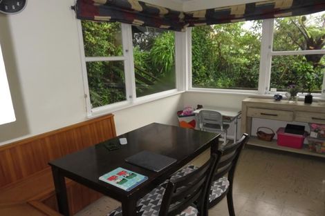 Photo of property in 10 Stella Grove, Newlands, Wellington, 6037