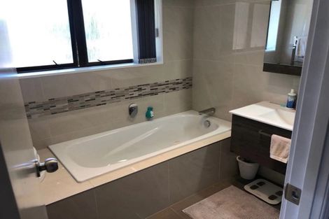 Photo of property in 6a Lilian Place, Farm Cove, Auckland, 2012