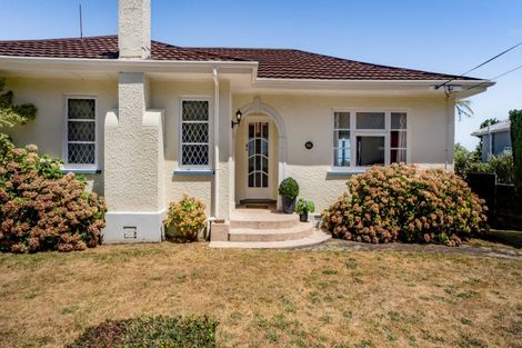 Photo of property in 32 Victoria Road, New Plymouth, 4310