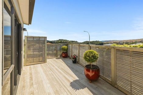 Photo of property in 39 Endeavour Drive, Whitby, Porirua, 5024