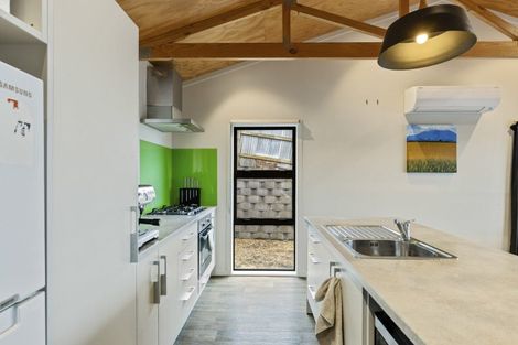 Photo of property in 73 Mould Street, Waitara, 4320