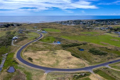 Photo of property in 92 Strathnaver Drive, Waikawa Beach, Manakau, 5573