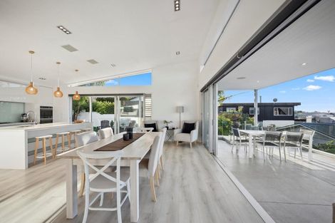 Photo of property in 12a Eastcliffe Road, Castor Bay, Auckland, 0620