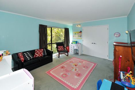 Photo of property in 909 East Coast Road, Northcross, Auckland, 0632