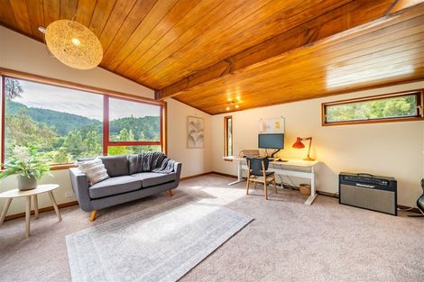 Photo of property in 63 Wyndham Road, Pinehaven, Upper Hutt, 5019