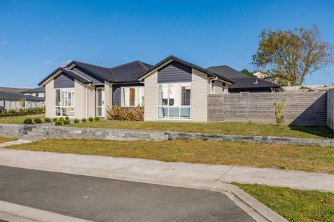 Photo of property in 2 Will Street, Huapai, Kumeu, 0810