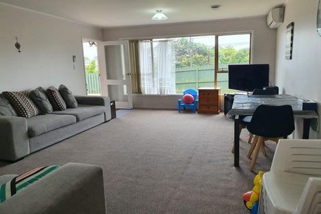 Photo of property in 60 Strid Road, Te Atatu South, Auckland, 0610