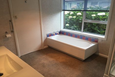 Photo of property in 4 Grahams Road, Ilam, Christchurch, 8041