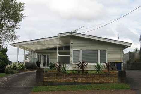 Photo of property in 18 West Lynn Road, Titirangi, Auckland, 0604