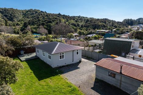 Photo of property in 49 Hampden Street, Picton, 7220