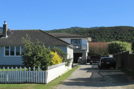Photo of property in 2/33 Ngatitoa Street, Takapuwahia, Porirua, 5022